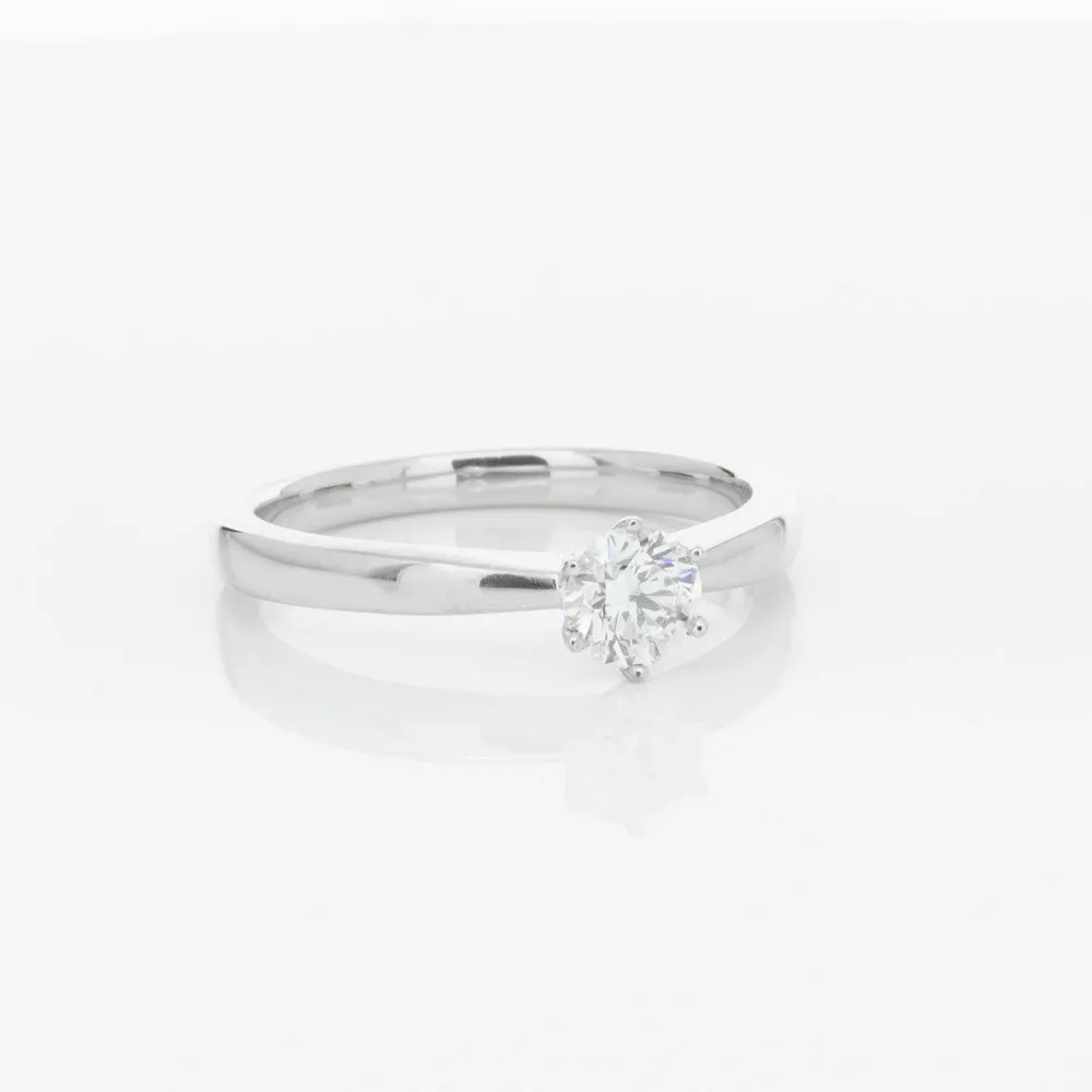 18ct White Gold .40ct Diamond Nova Ring