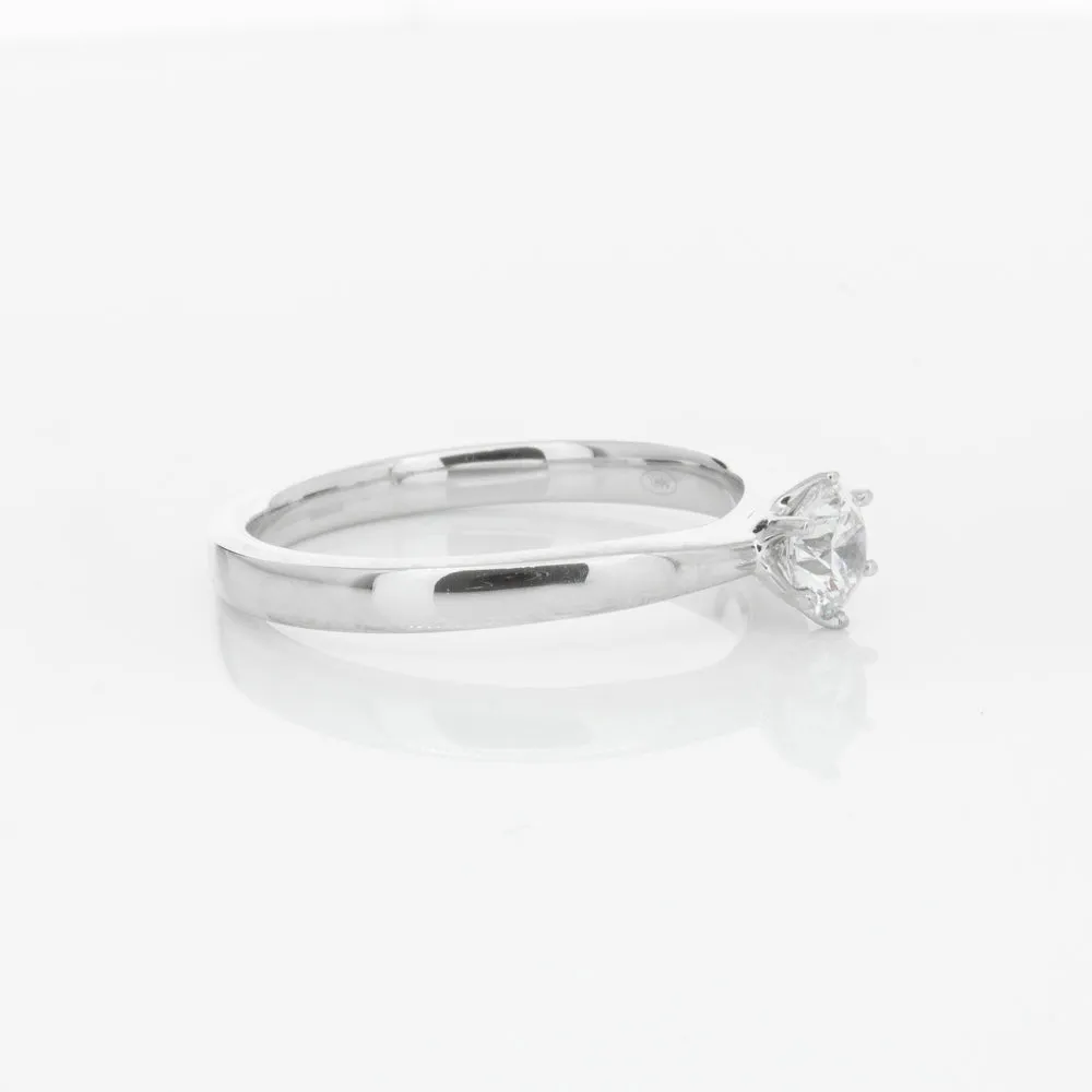 18ct White Gold .40ct Diamond Nova Ring