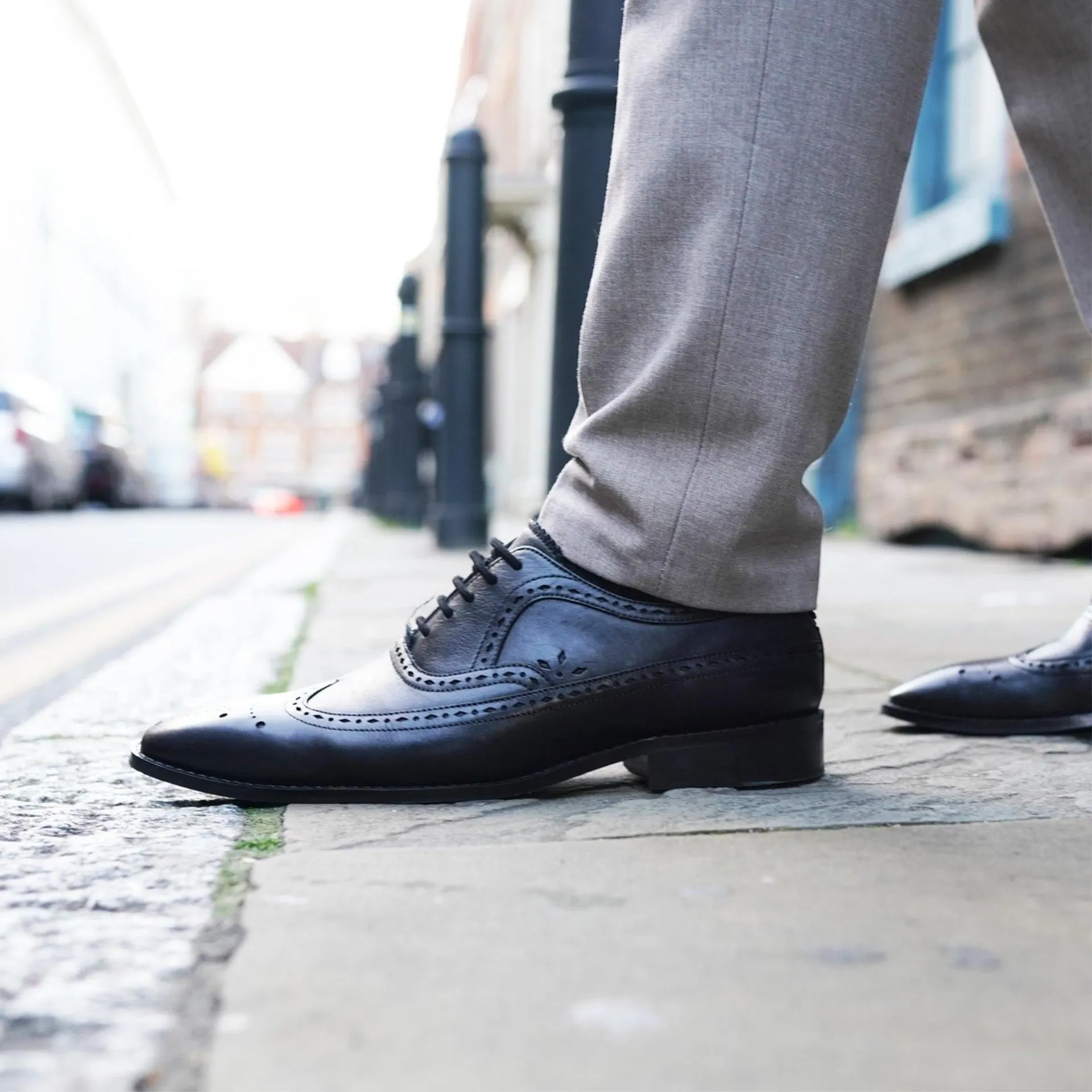 QUINTIN OXFORD BLACK BROGUE