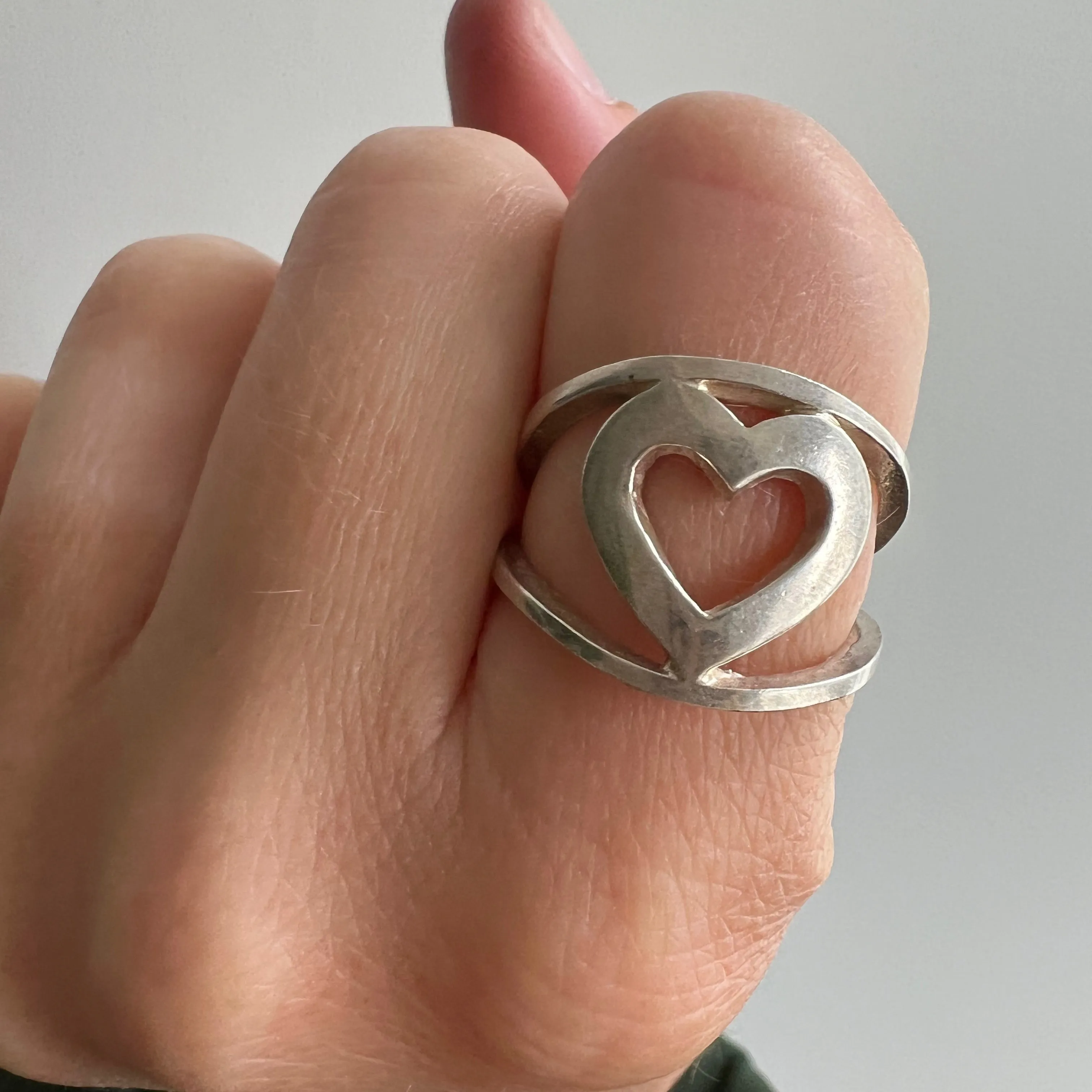 V I N T A G E // heart sandwich / sterling silver heart cutout ring / size 6.75